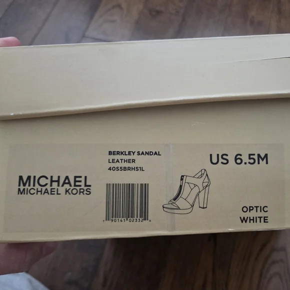 Michael Kors Optic White Berkley Leather Sandals Size 6.5 - Picture 2 of 8